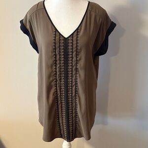 Express Olive V-Neck Embroidered Women’s Short Sleeve Tunic Top Blouse. Size M